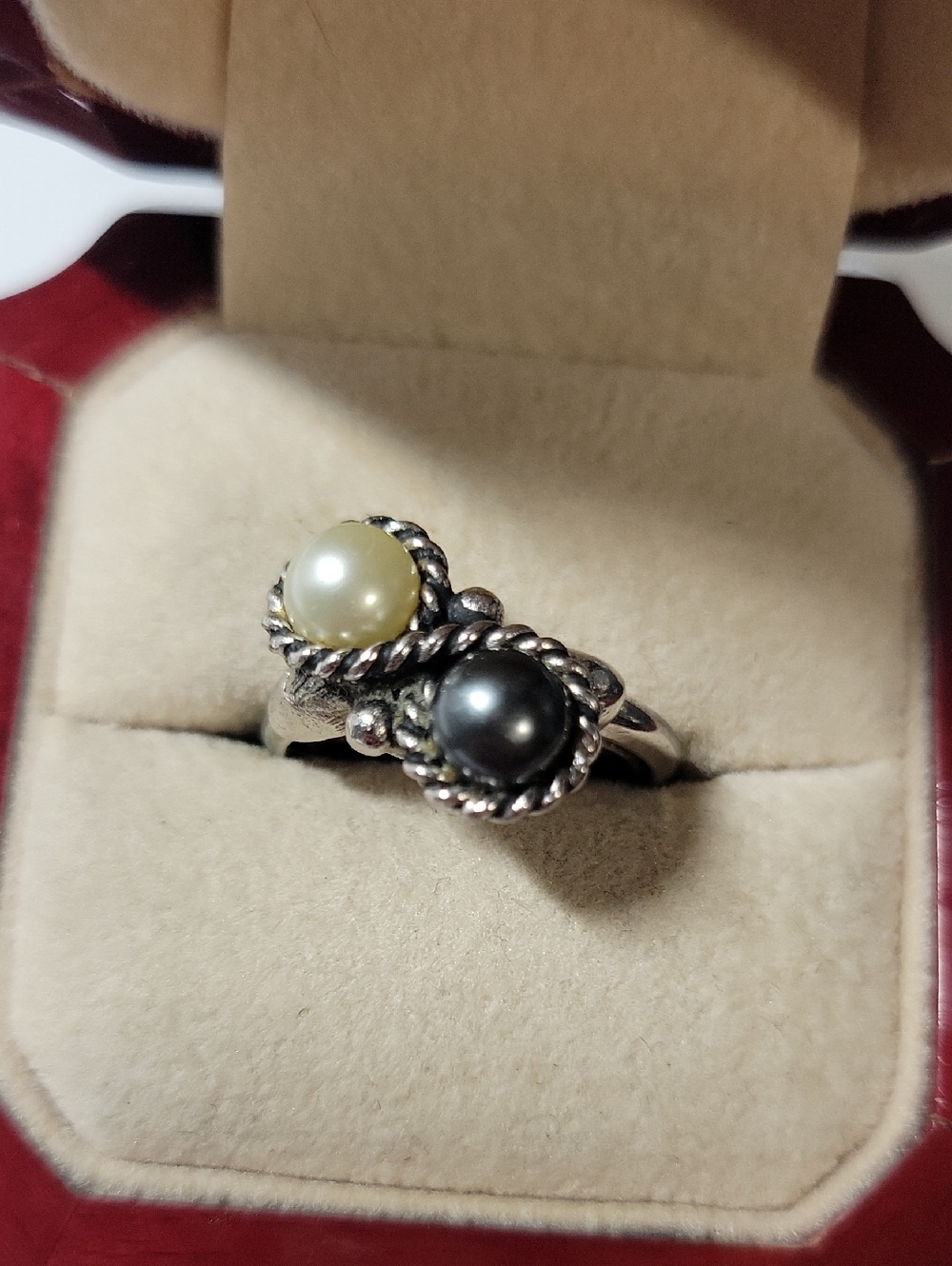 Avon Dual Pearl Rope Ring - Black and Cream Pearls